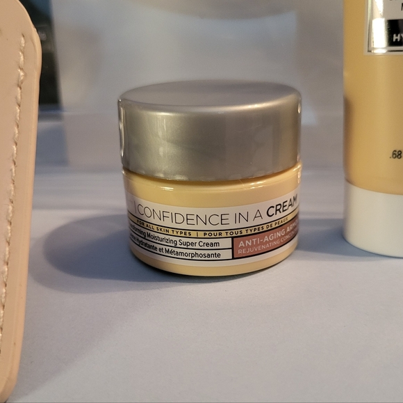 IT Cosmetics Travel Set with Clear Pouch and ID Tag, New - Picture 2 of 6